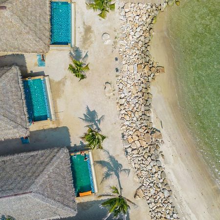 Absolute Beachfront Villas Bantaj Kültér fotó