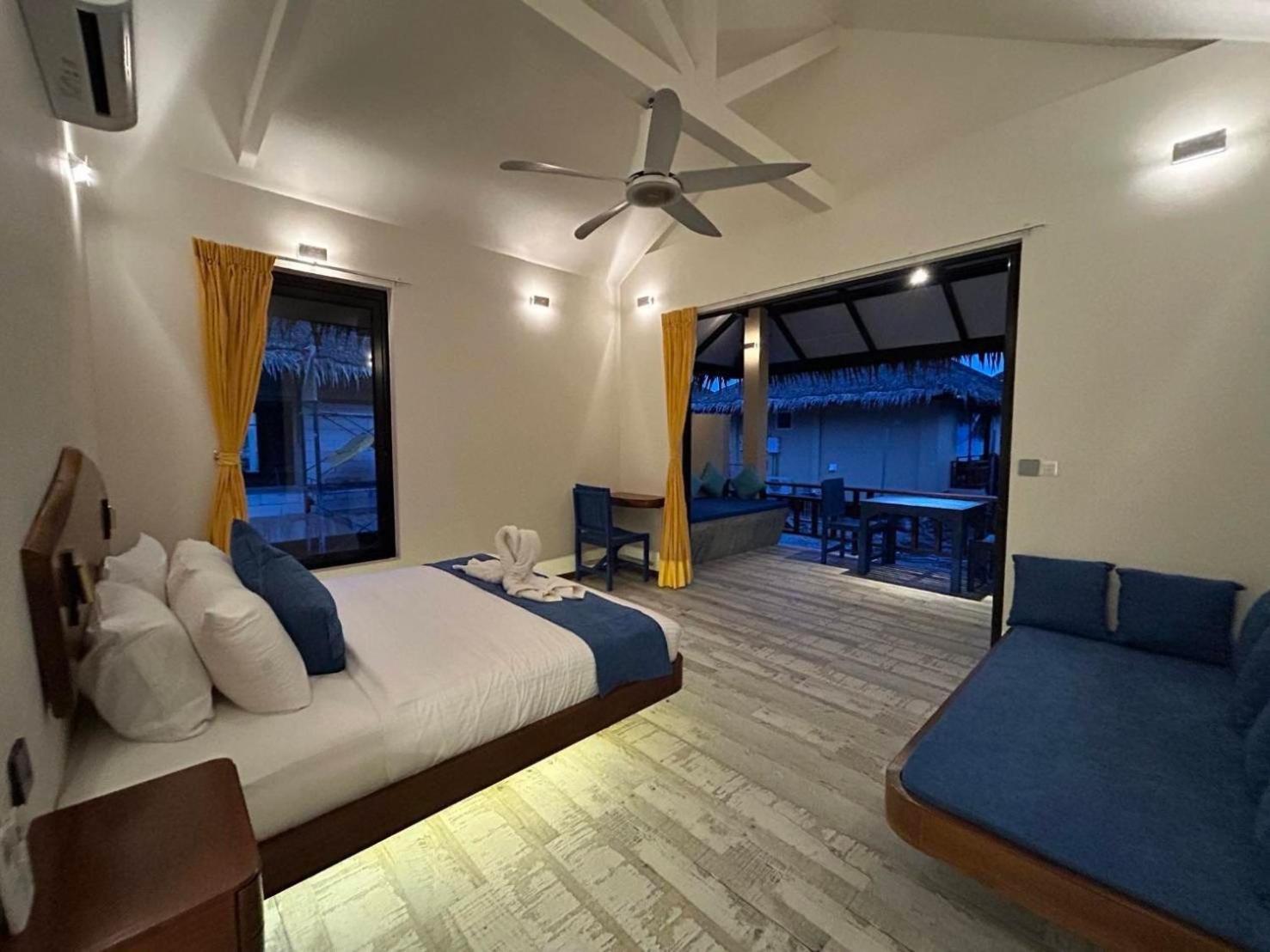 Absolute Beachfront Villas Bantaj Kültér fotó